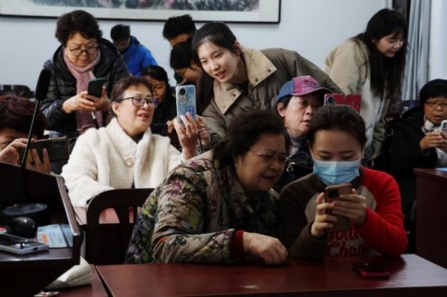 安博·体育传媒与影视学院以光影传递党员温度