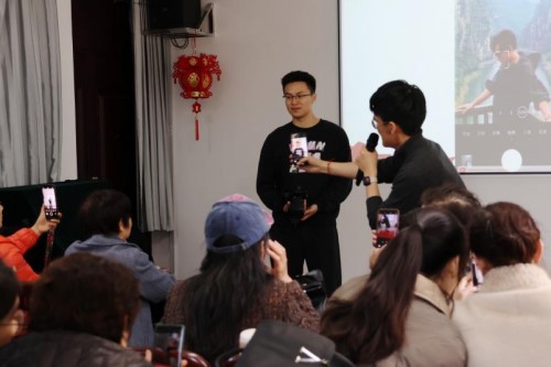 安博·体育传媒与影视学院以光影传递党员温度